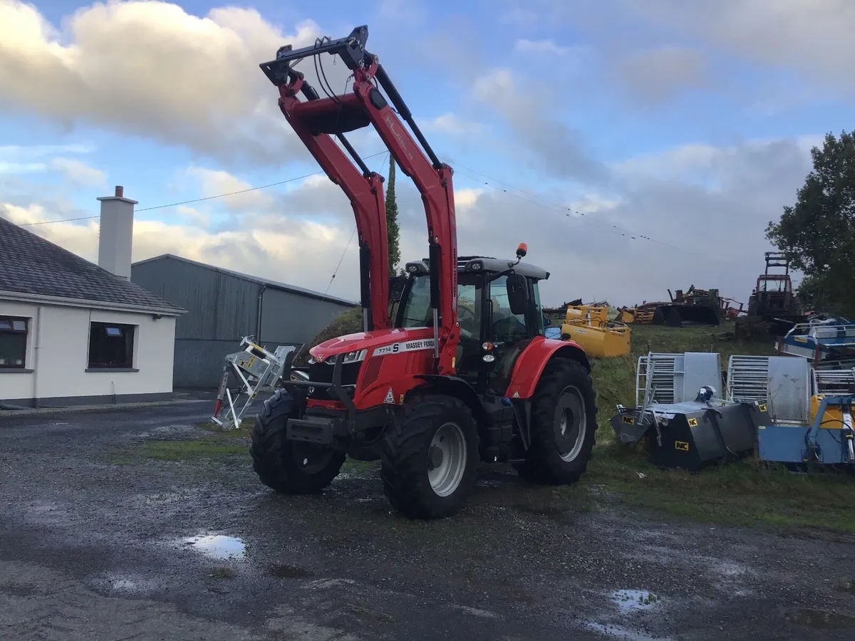 Massey Ferguson 7714 S with Loader - Image 2