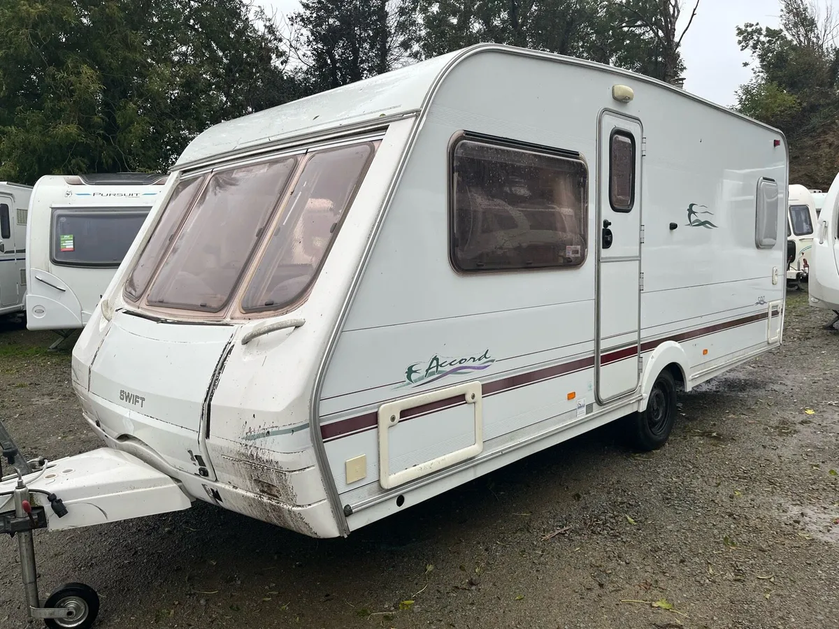Swift caravan Fixed bed - Image 1
