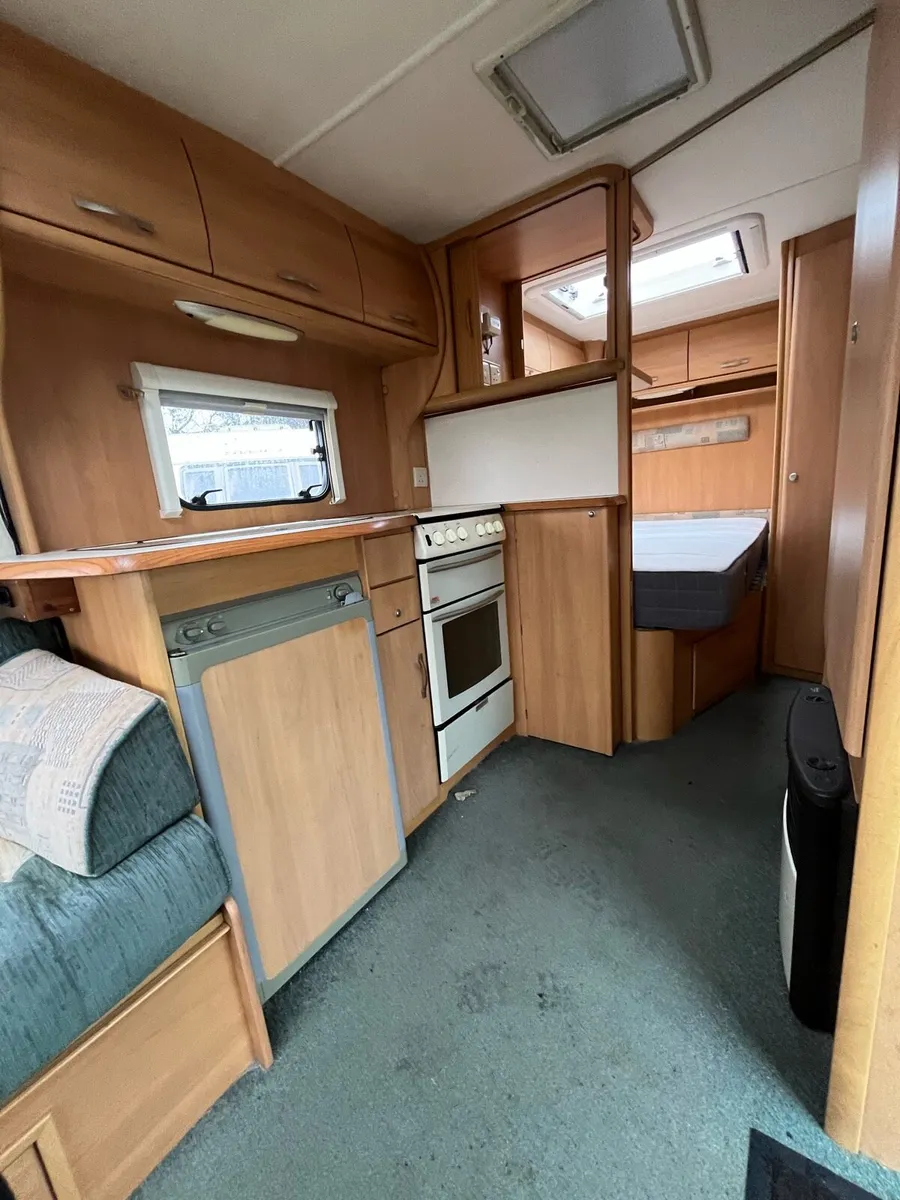 Swift caravan Fixed bed - Image 4