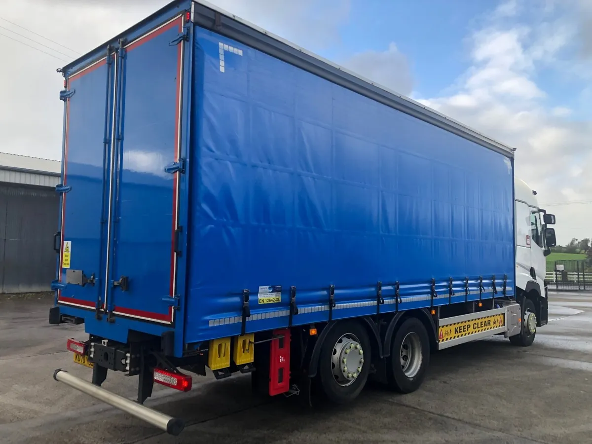 2021 Renault T Range 6x2 26 Ton curtianside - Image 3