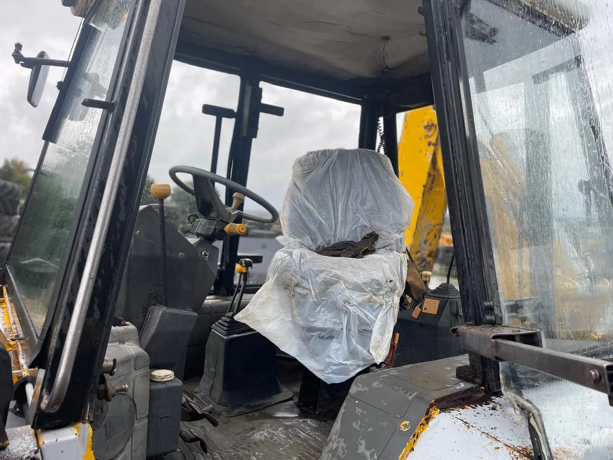JCB 3CX Digger Loader - Image 4