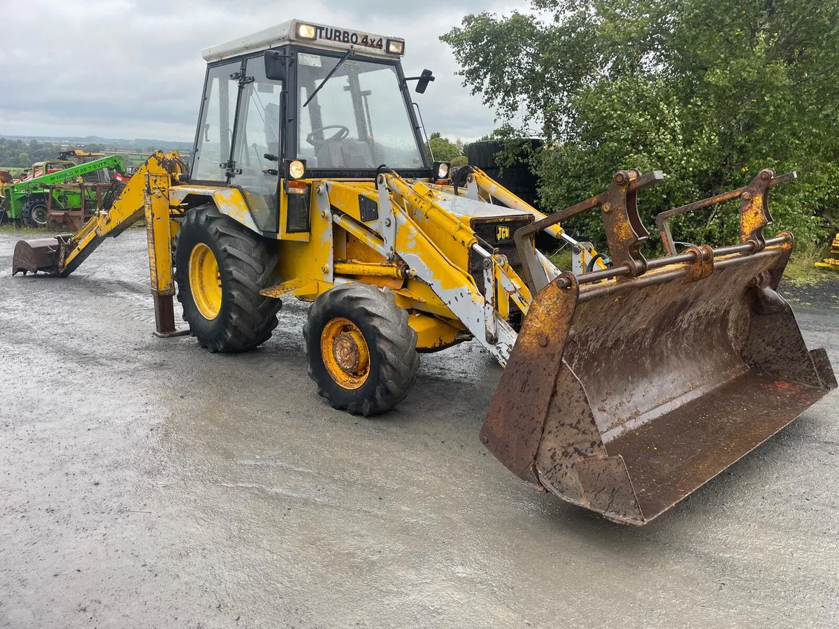 JCB 3CX Digger Loader - Image 1