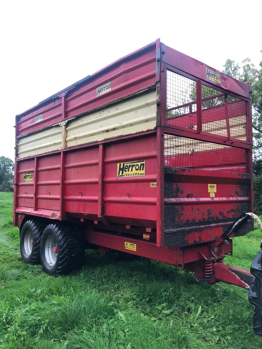 2010 Herron 12t silage trailer 550 wheels - Image 3