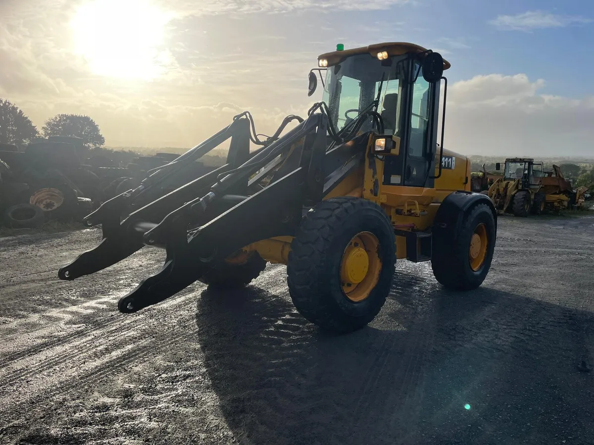 JCB 411 Loading Shovel - Image 4