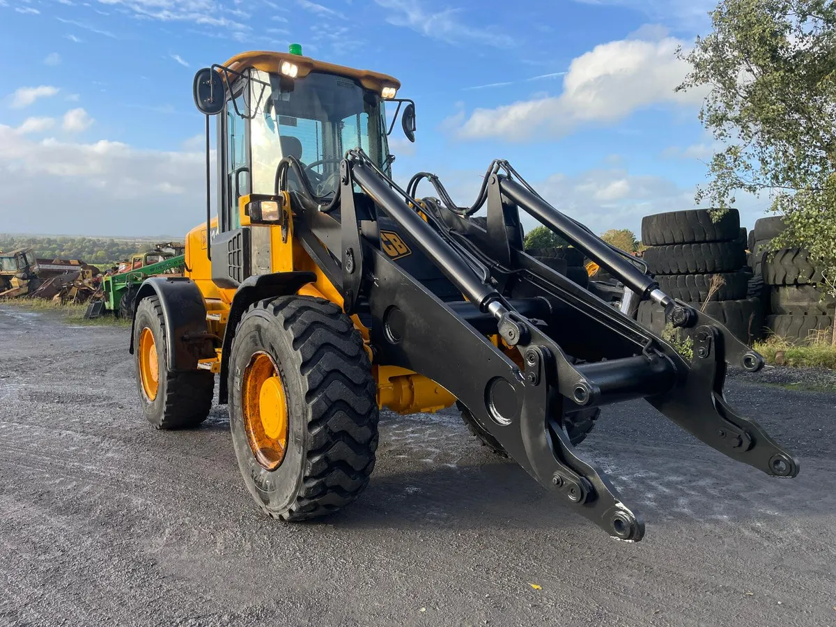 JCB 411 Loading Shovel - Image 3