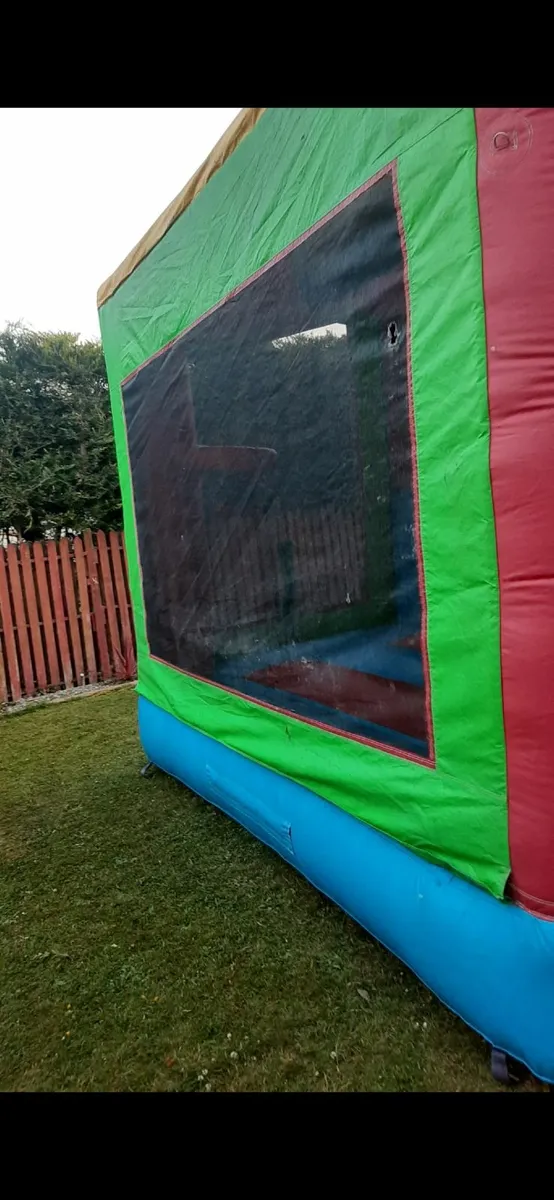 Bouncy castle - Image 2