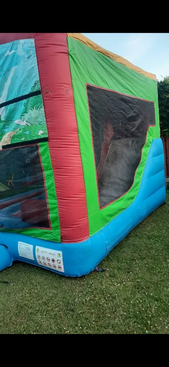 Bouncy castle - Image 3