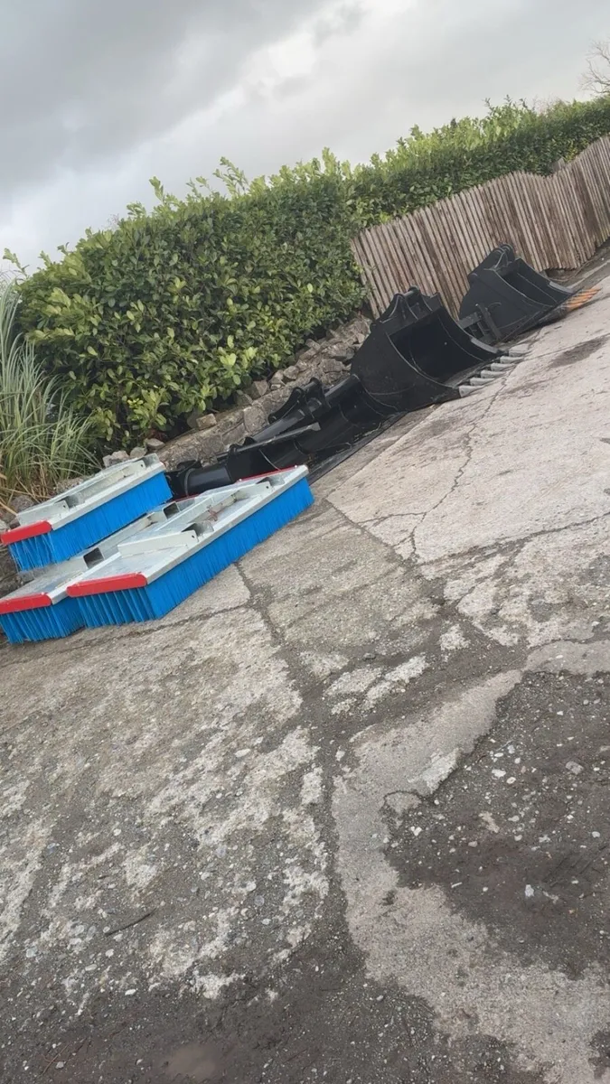 Digger buckets and attachments - Image 1