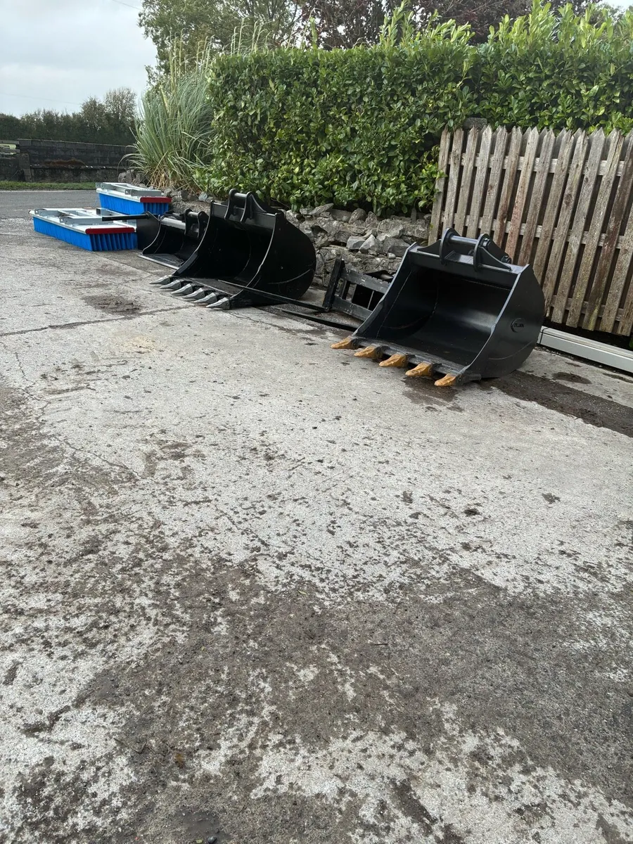 Digger buckets and attachments - Image 2