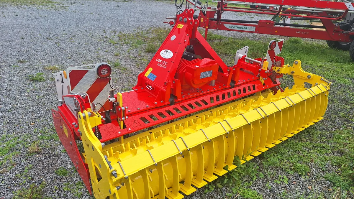 NEW POTTINGER LION 3030 MASTER POWER HARROW - Image 1