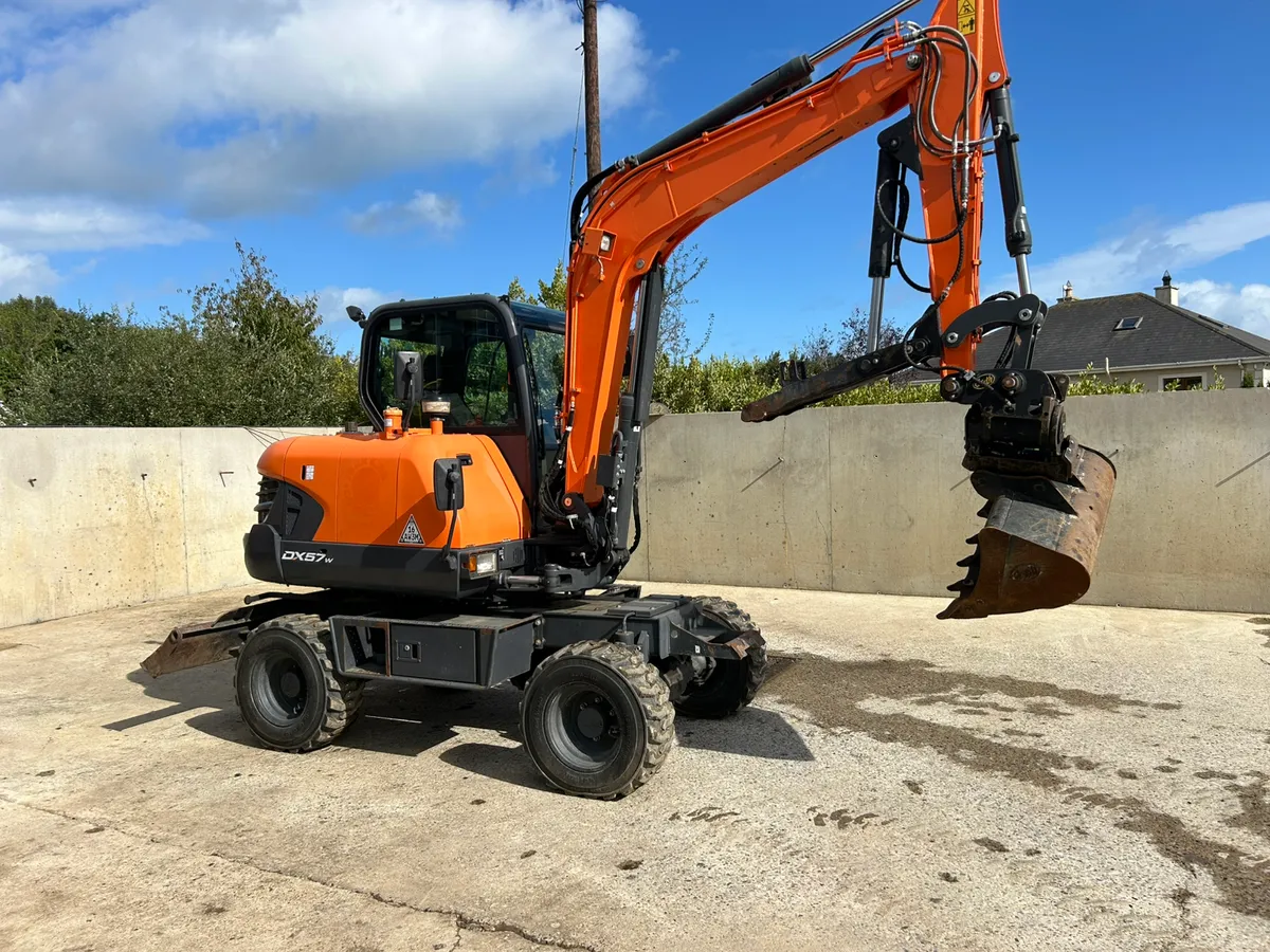 2019 Doosan 6 ton duck (tilt hitch) - Image 3