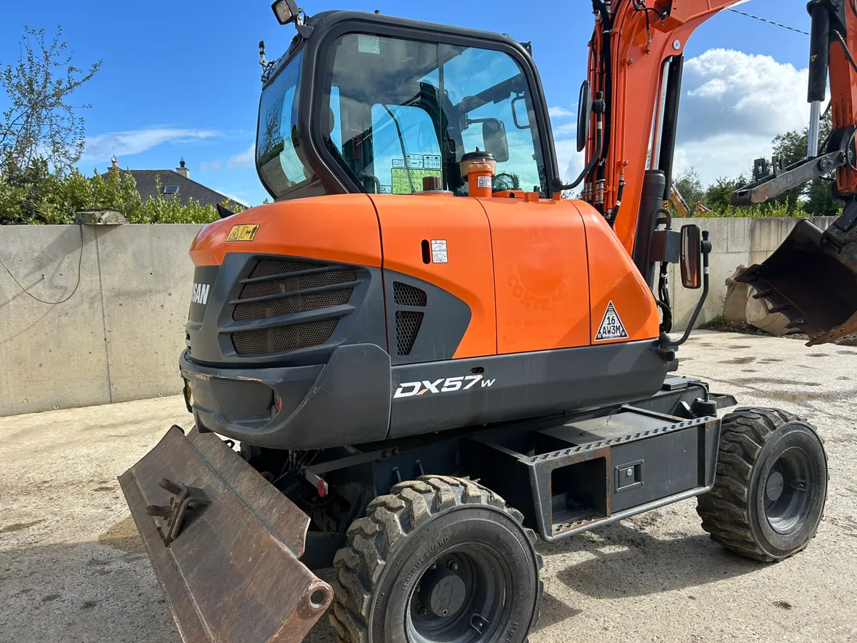2019 Doosan 6 ton duck (tilt hitch) - Image 4