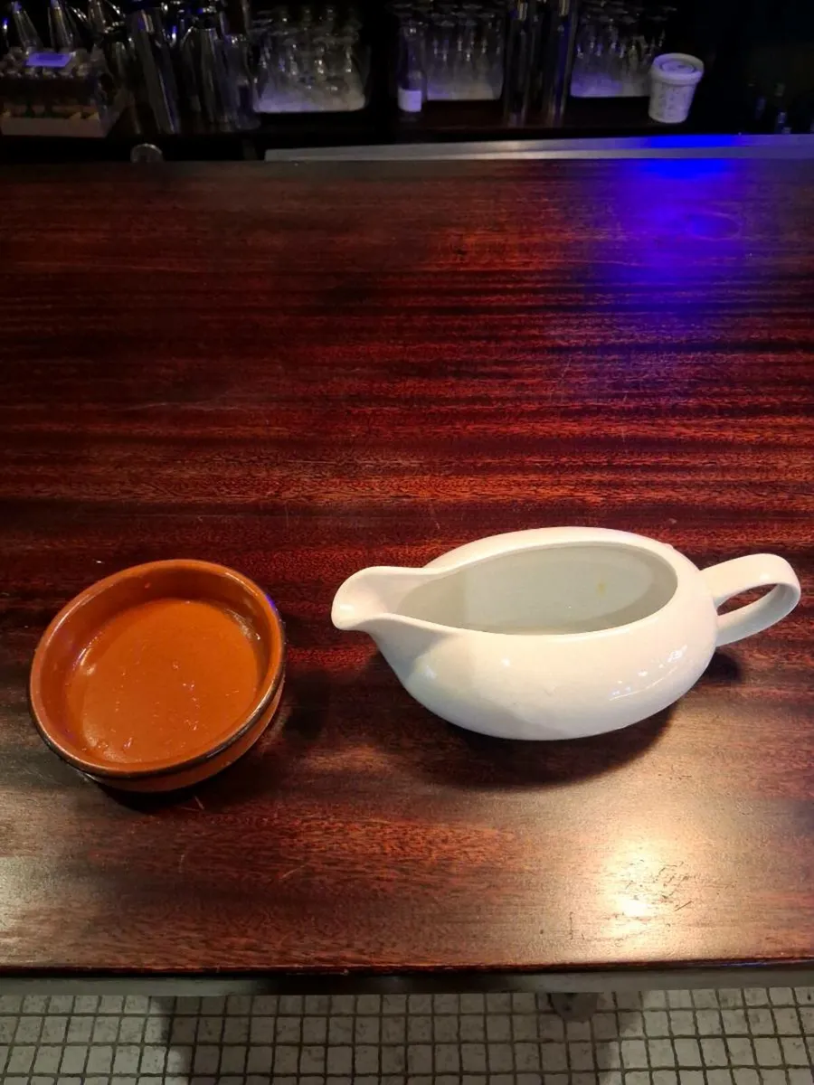 Gravy boats/servicing pots - Image 1