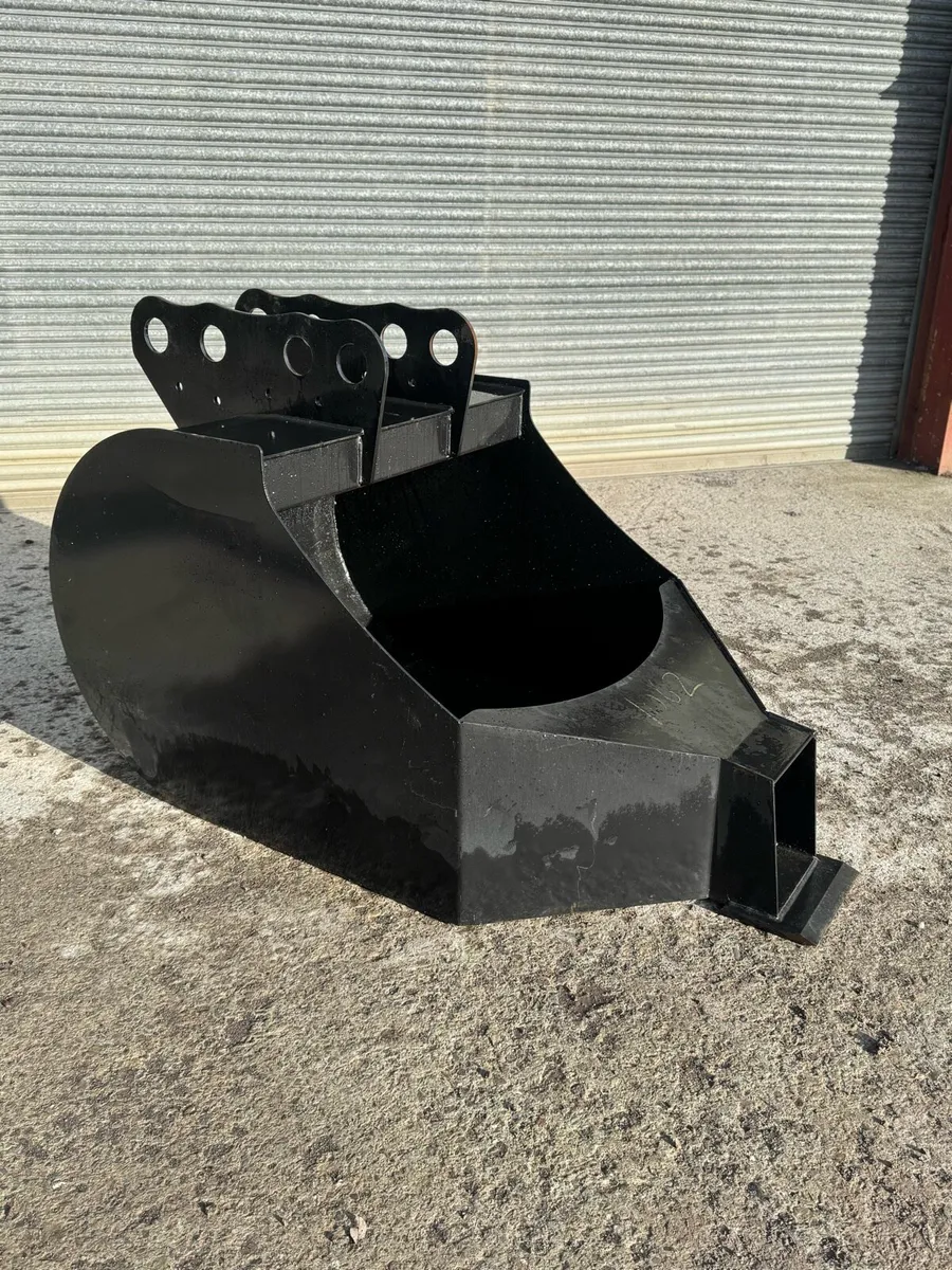 New unused concrete pouring bucket - Image 1