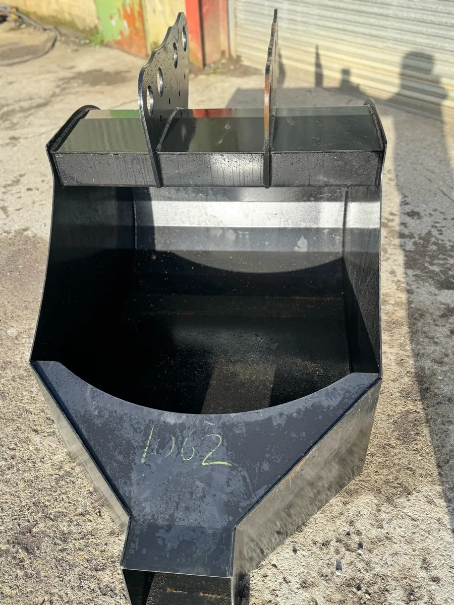 New unused concrete pouring bucket - Image 3