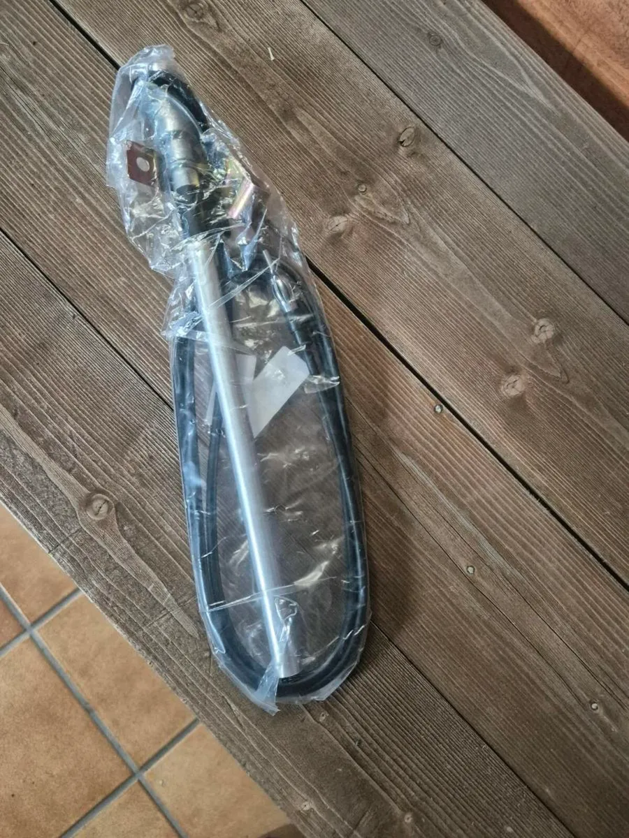 Bmw  Wheel and Tyre and new Aerial  Toyota Hilux - Image 3