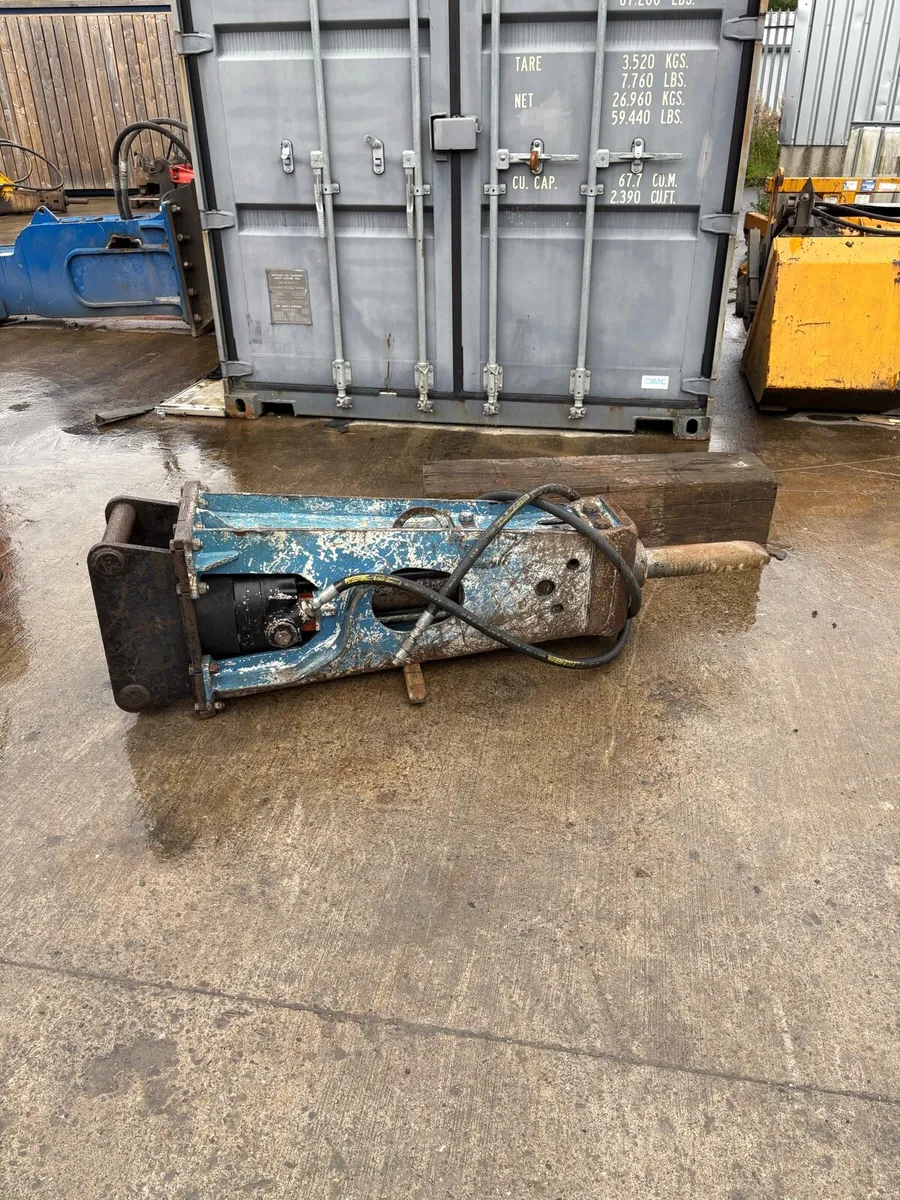 Montabert 250 Rock Hammer - Image 1