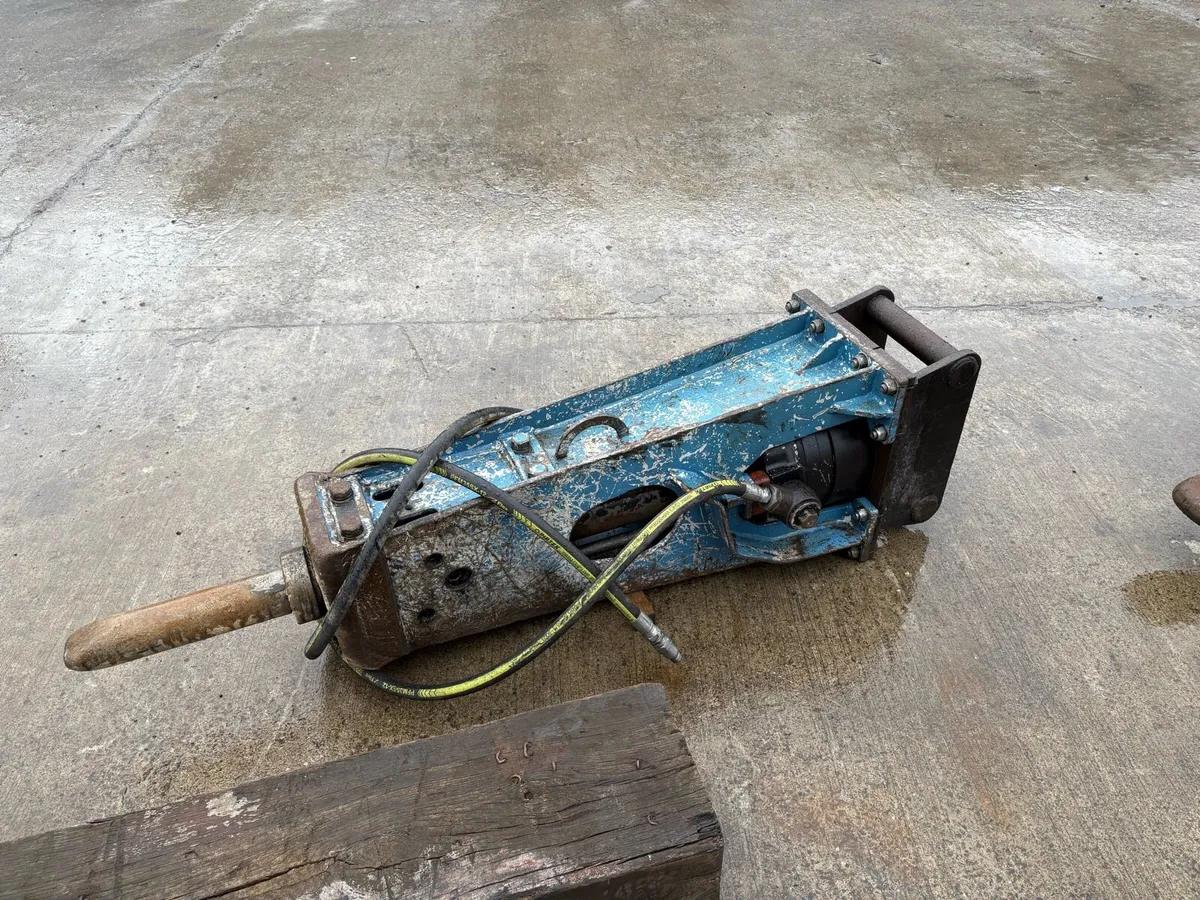 Montabert 250 Rock Hammer - Image 2