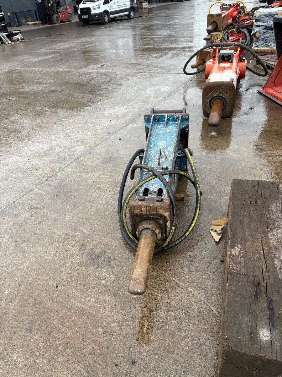 Montabert 250 Rock Hammer - Image 3