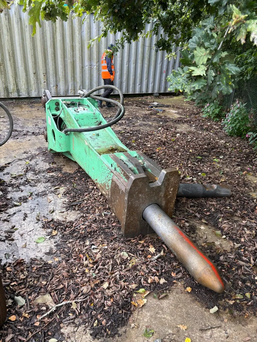 Montabert V3500 Rock Hammer - Image 2