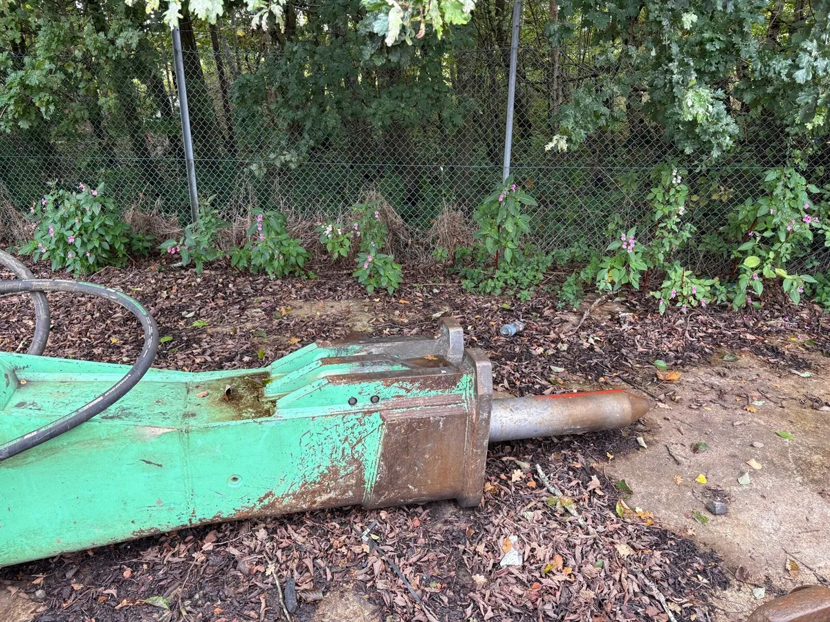 Montabert V3500 Rock Hammer - Image 3