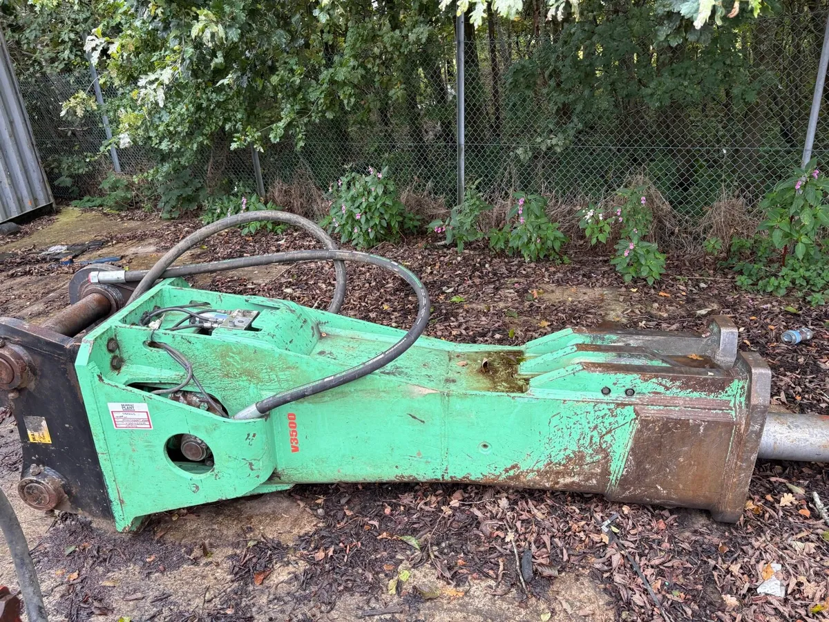 Montabert V3500 Rock Hammer - Image 4