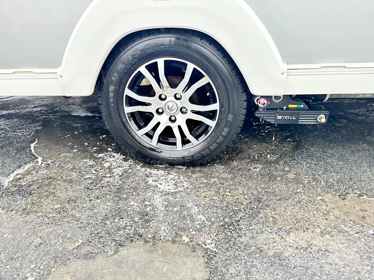 ✨STUNNING SWIFT CONQUEROR 4 BERTH SILVER SIDE ✨ - Image 2