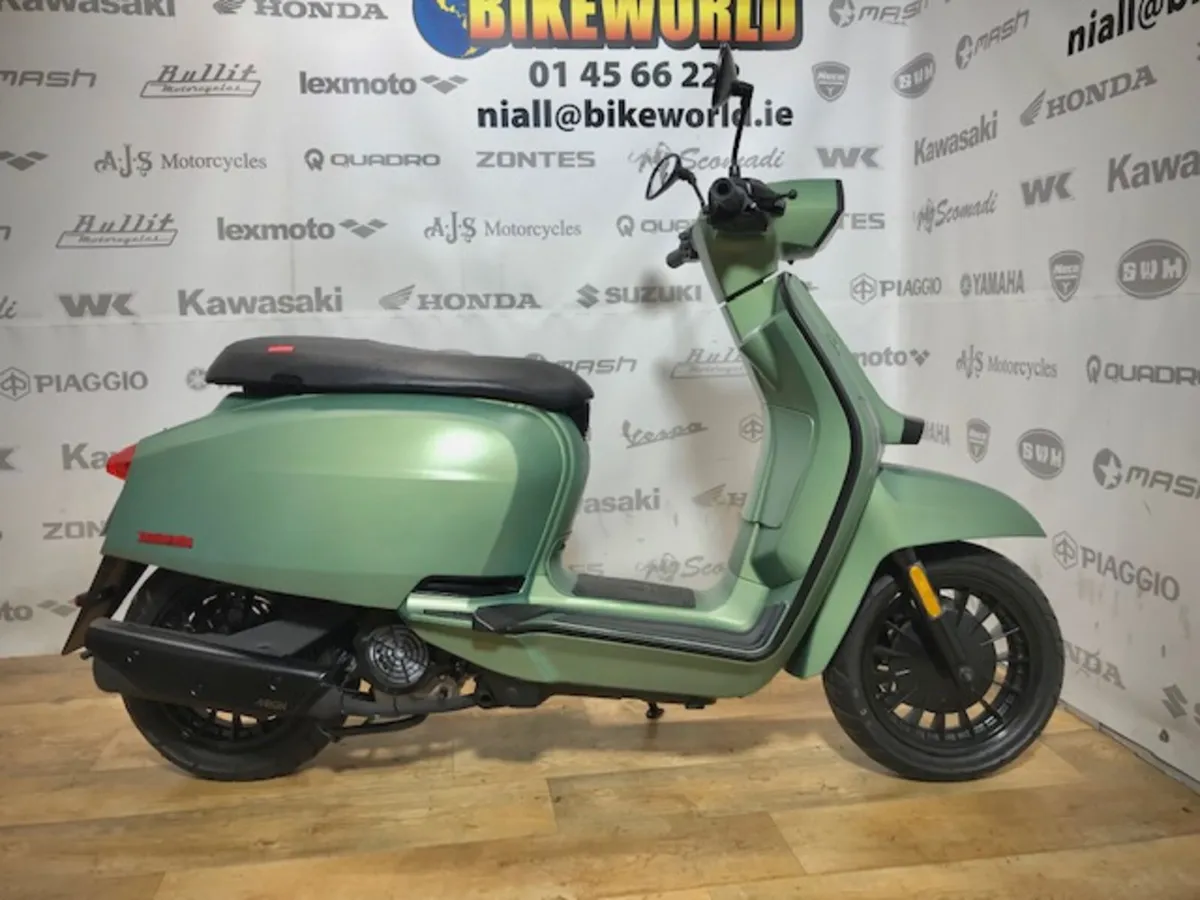 Lambretta V-Special 125 - Image 1