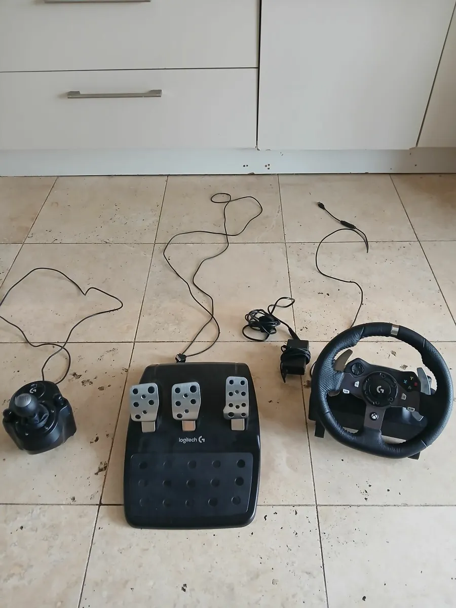 Logitech G920 Steering wheel for Xbox - Image 1