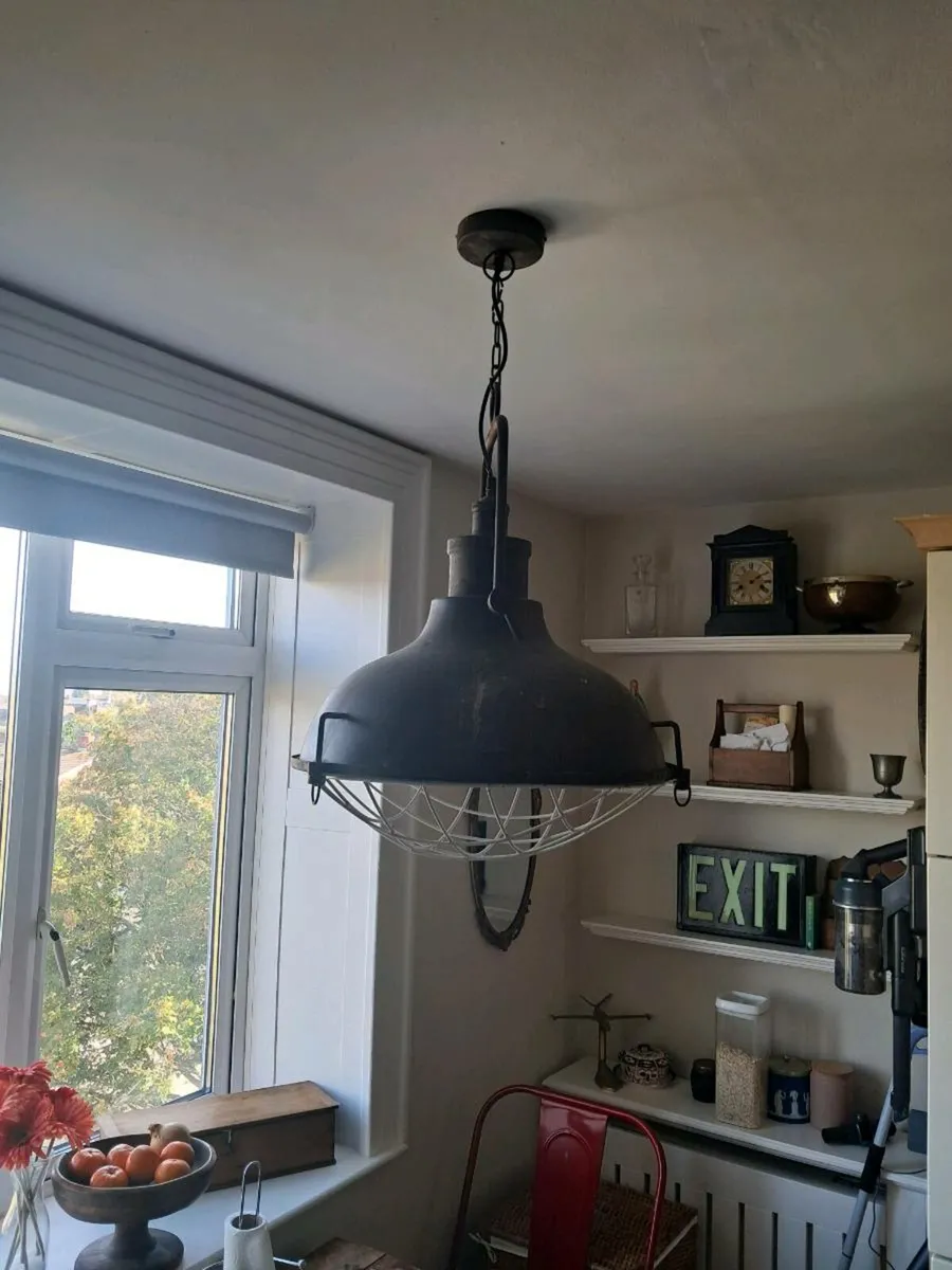 Light fitting - Image 1