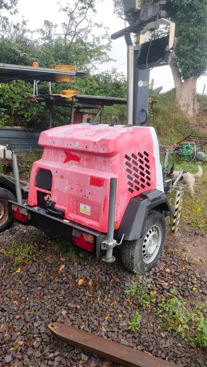 Lighting tower - Image 1