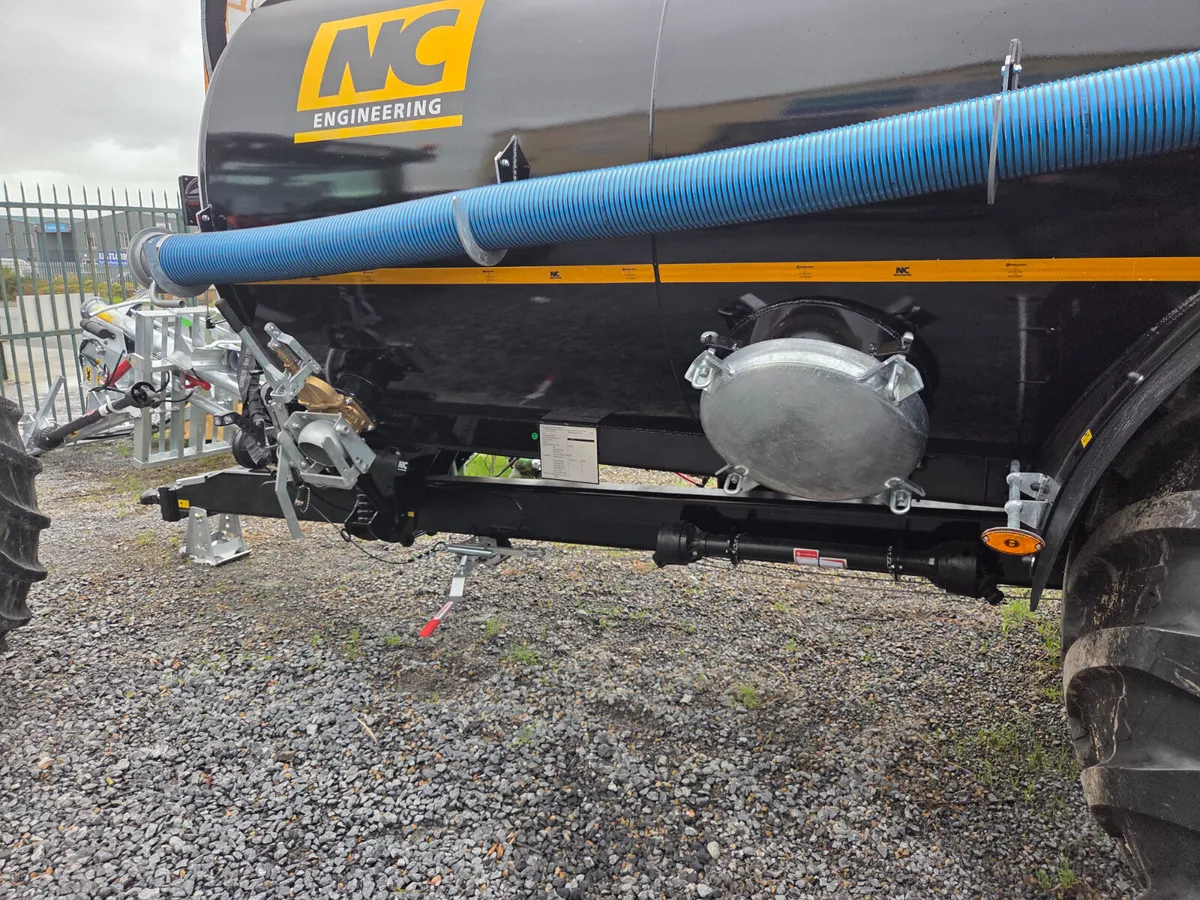 Nc 3000 gal tank with 10,2 meter trail and shoe - Image 4