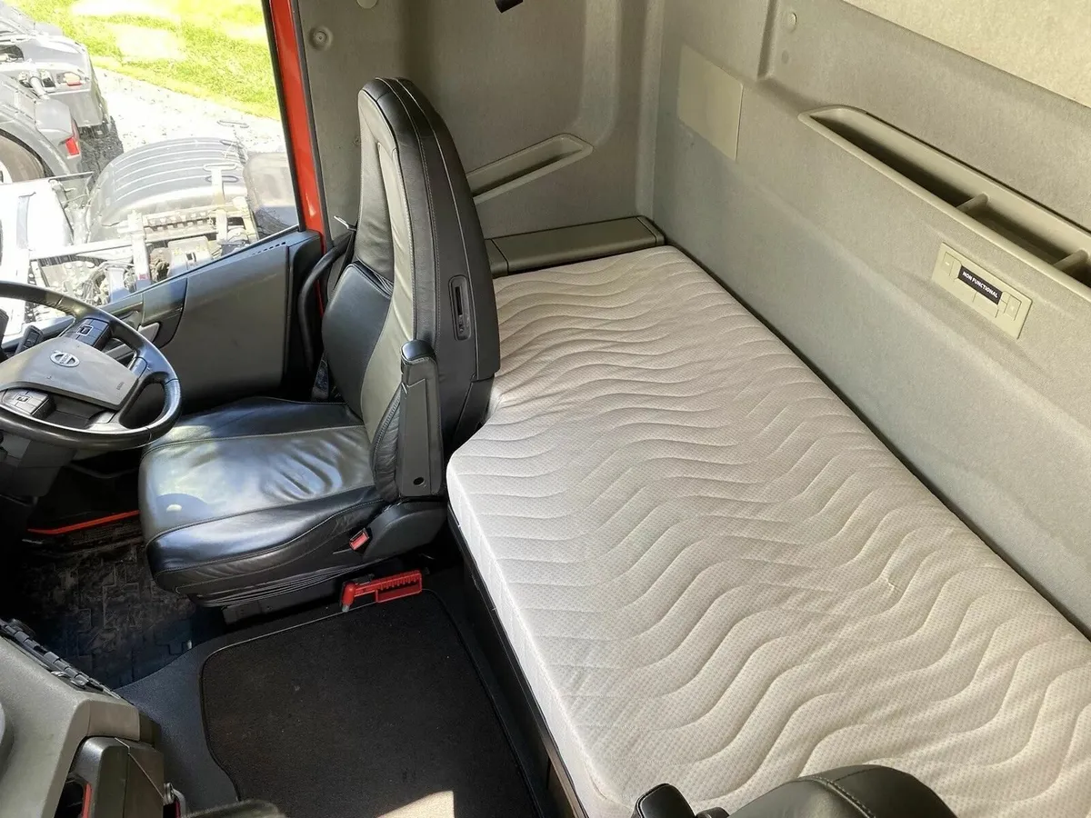 Memory Foam Mattress for Volvo FH4 / FH12 / FH16 - Image 1