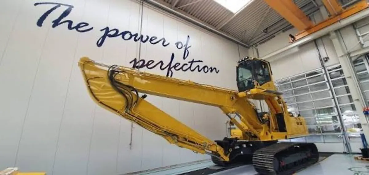 Available Painter Farm Machinery Respray and Prep - Image 4