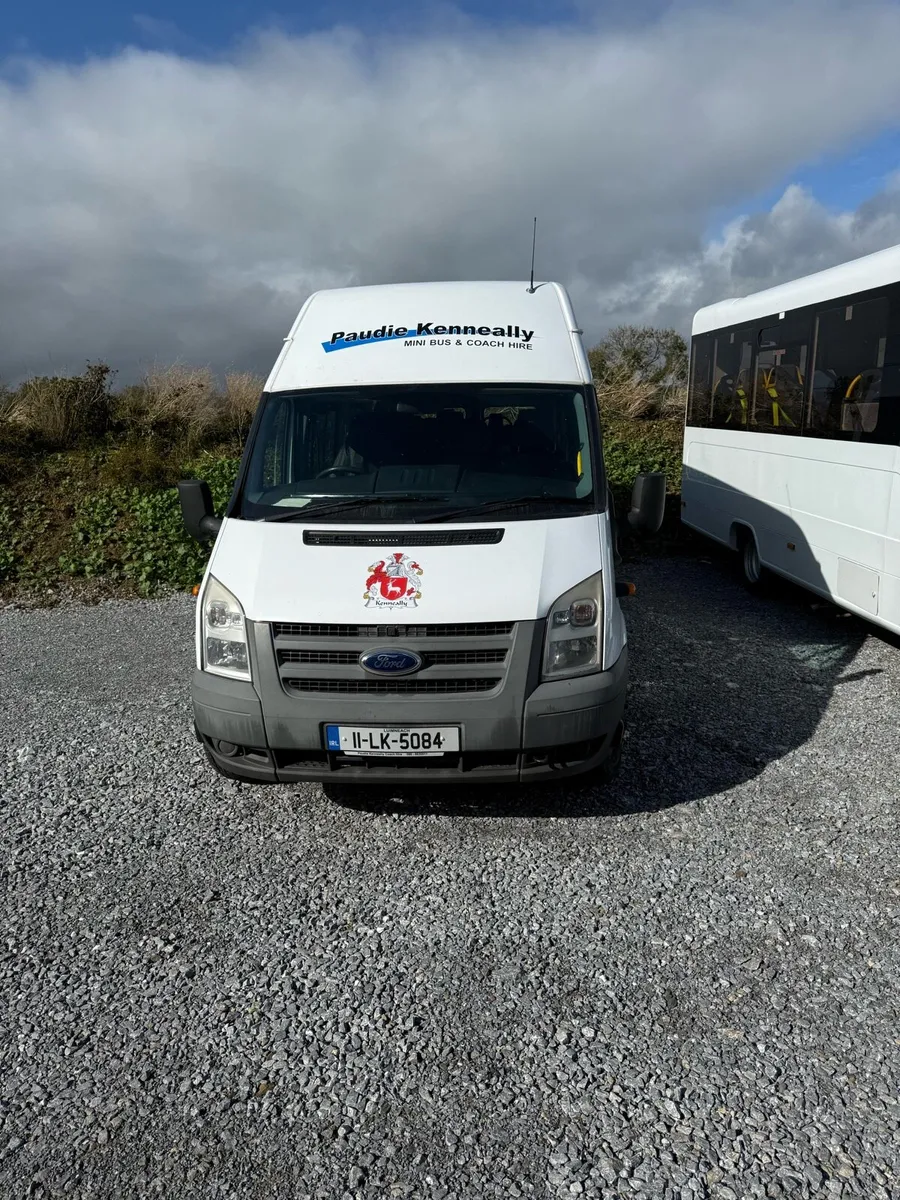 Buses & coaches - Image 1