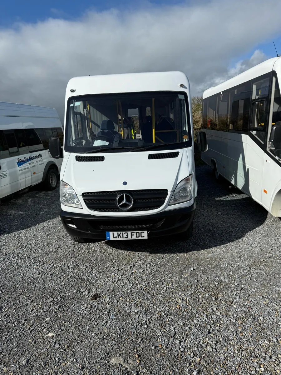 Buses & coaches - Image 4