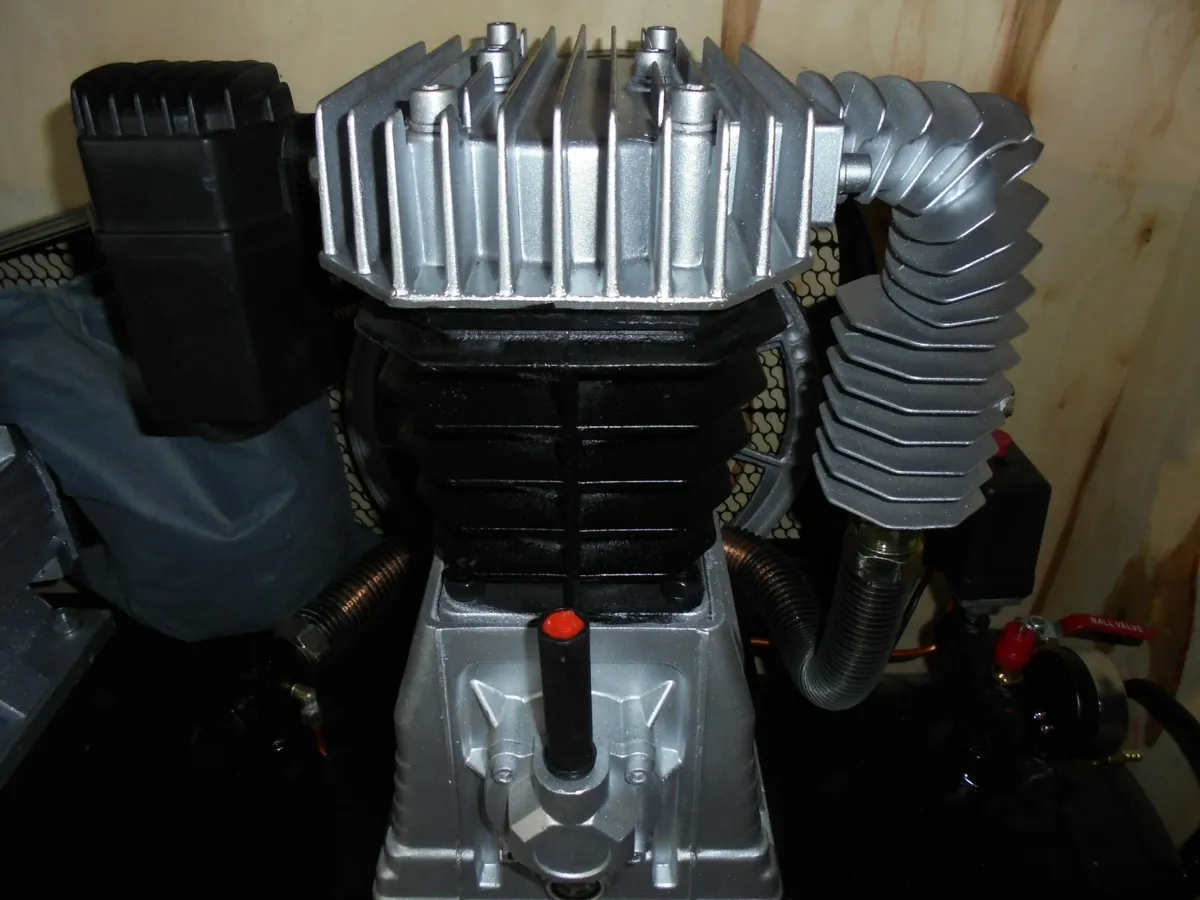 5.5 HP single phase air compressors - Image 3