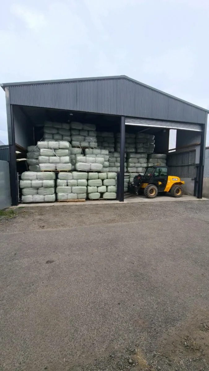 Small square bales of haylage