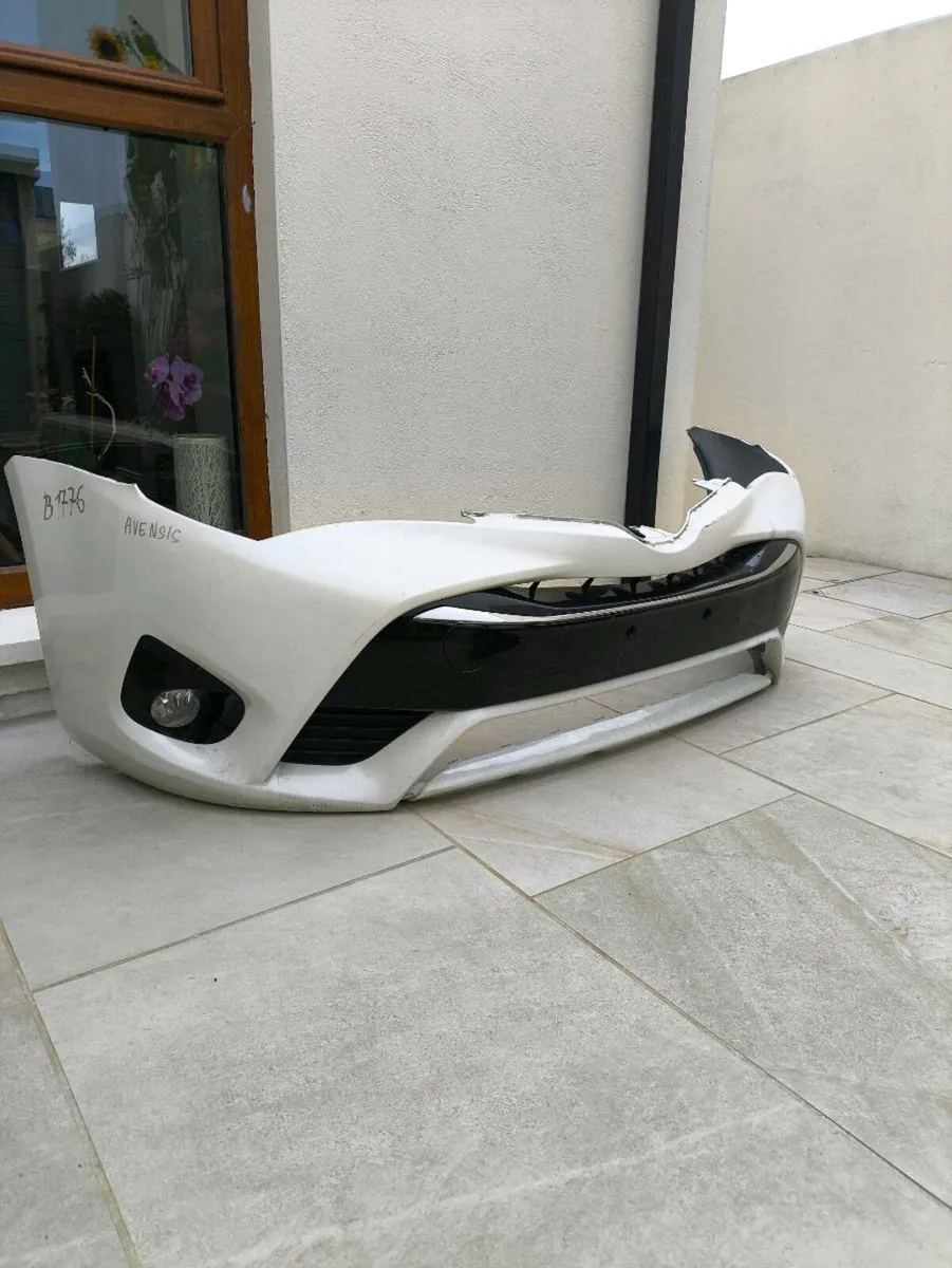 Toyota Avensis bumper - Image 1