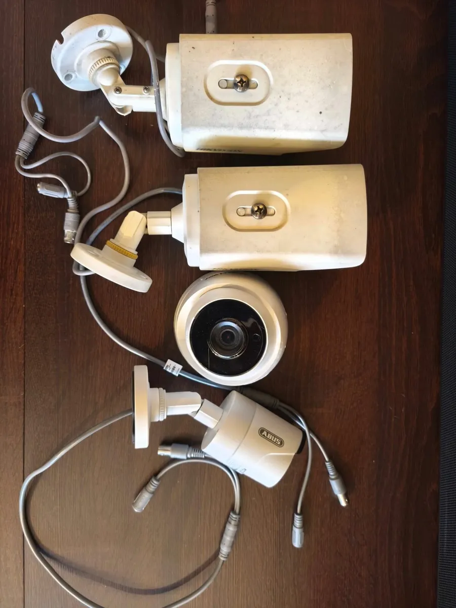 CCTV set HikVision NVR + 4 cameras + accessories - Image 1