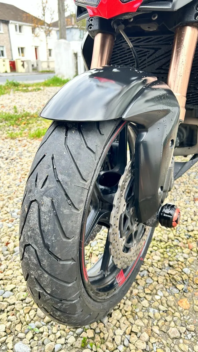 Kawasaki Z750R – 2011 – 36,000 km - Image 4