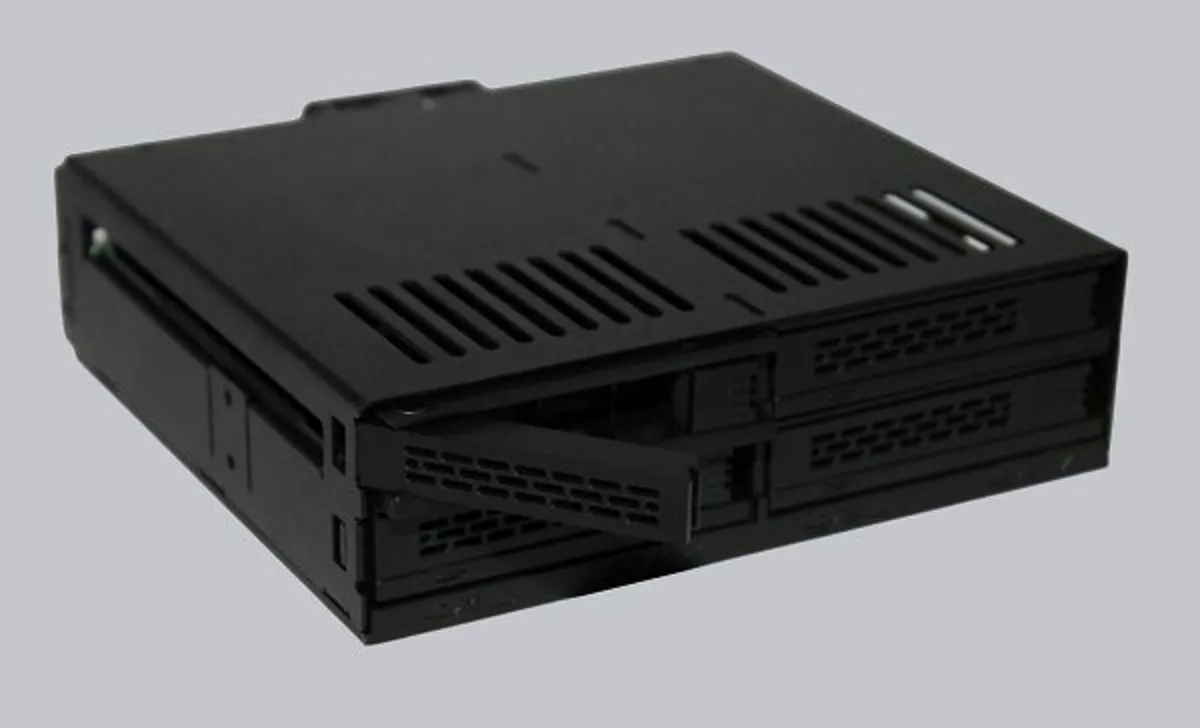 Icydock mb324sp-b 4 Bay 2.5" SAS/SATA HDD & SSD - Image 4