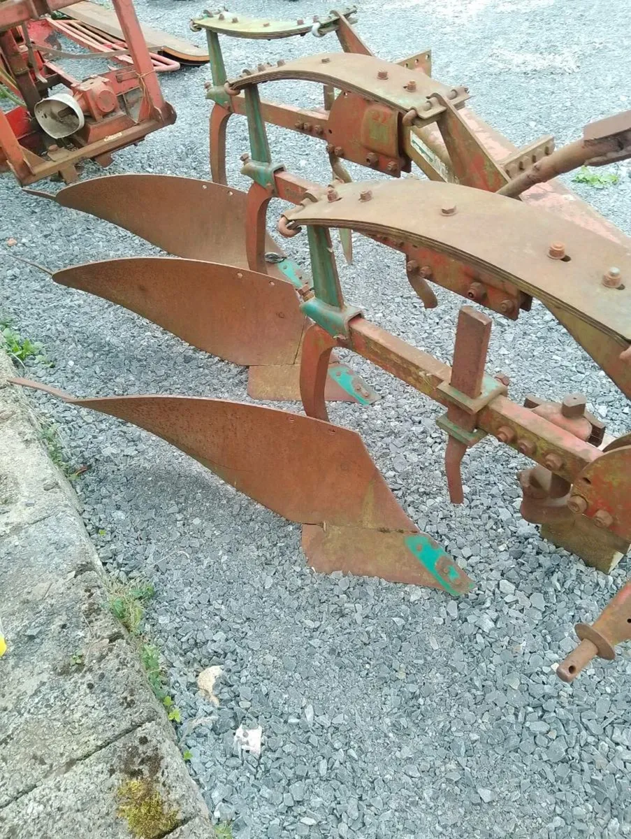 Plough 3 Furrow 12" Kverneland Spring Release - Image 3