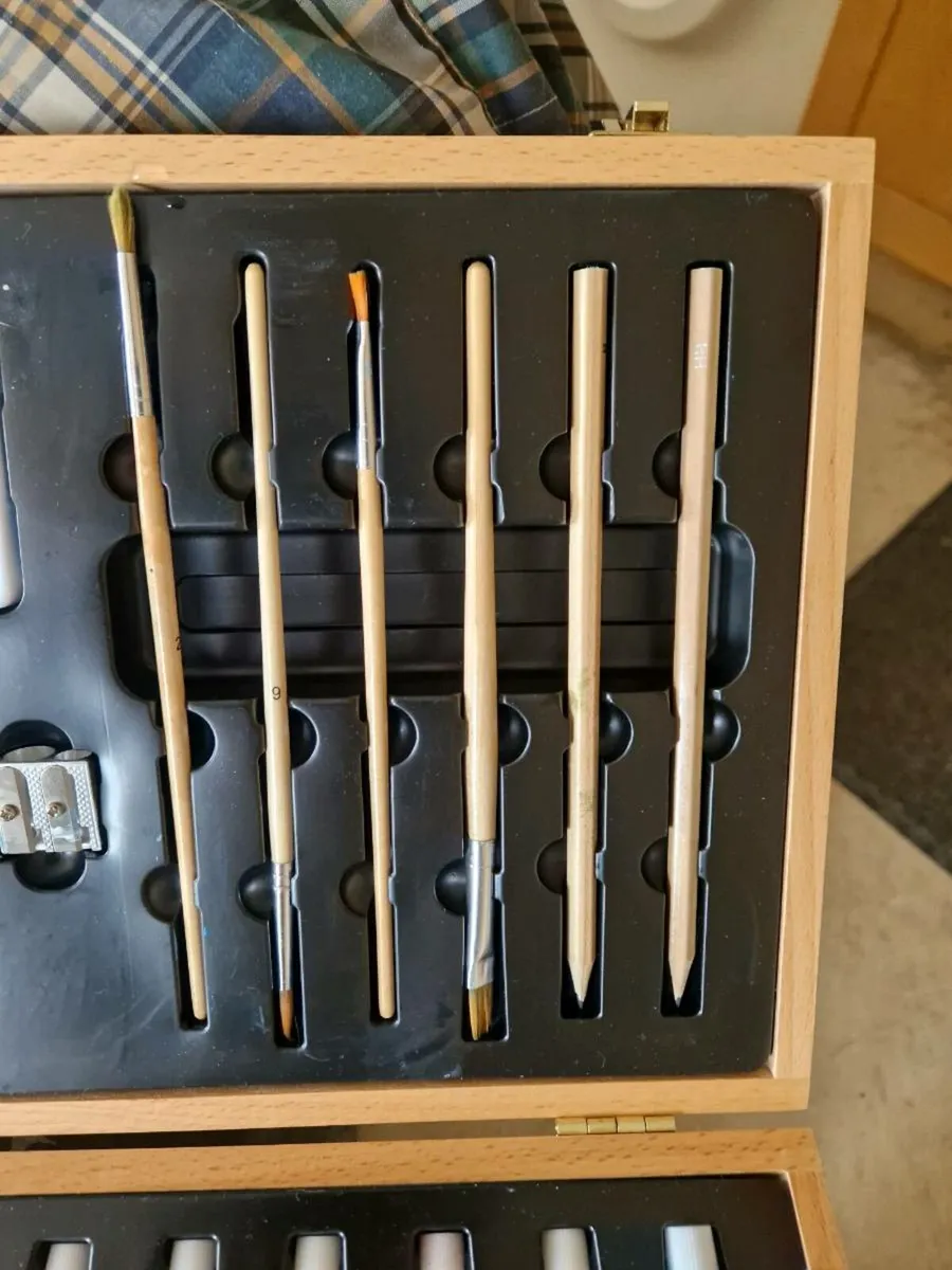 Art  box paints brushes pencils - Image 3