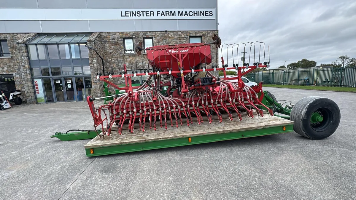 Kverneland 4m drill - Image 1
