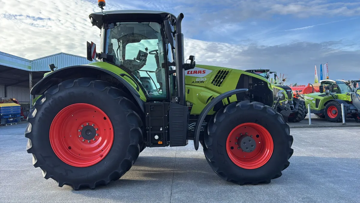 CLAAS Axion 830 - Image 4
