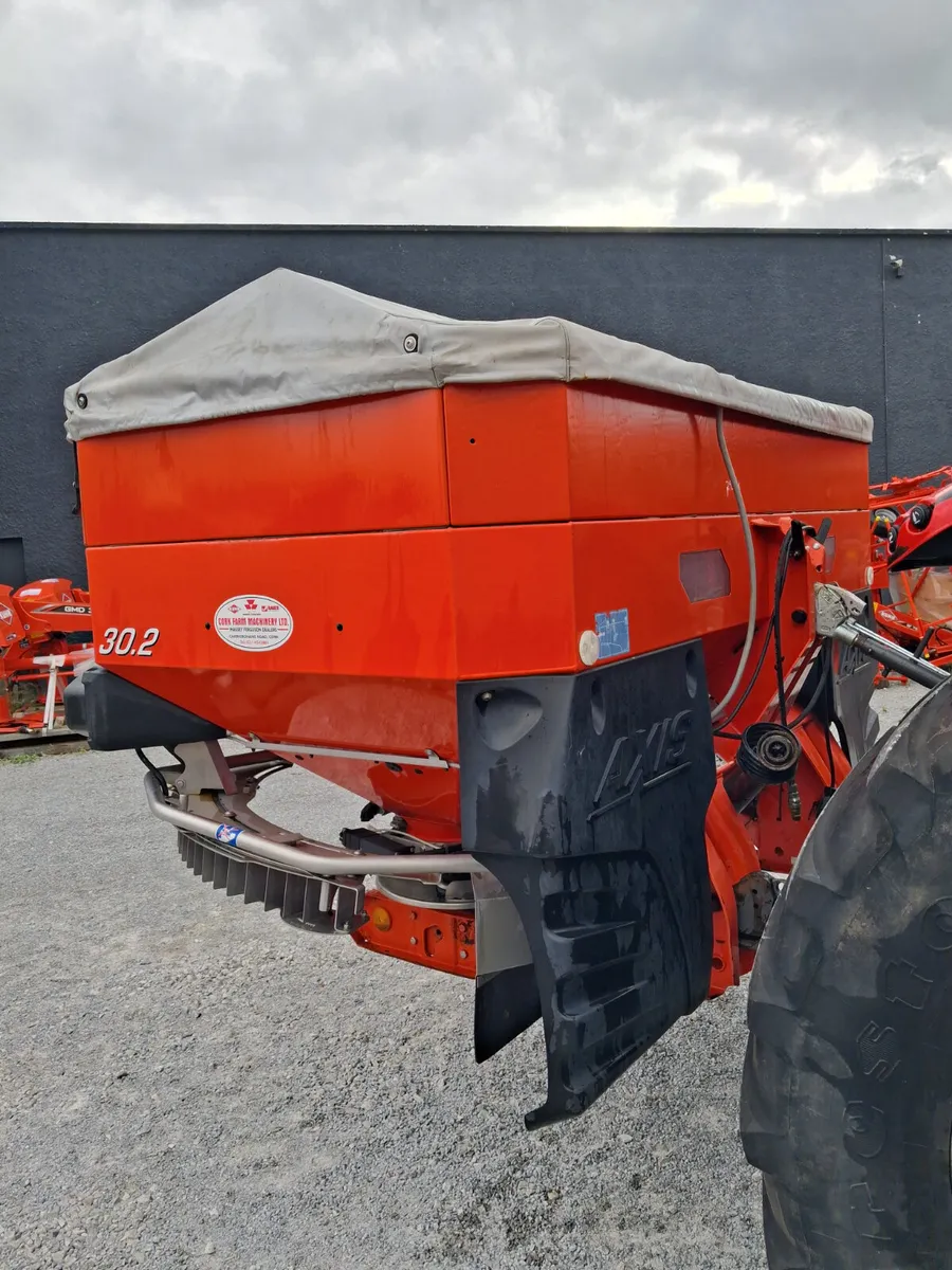 Rauch EMC V8 Fertiliser Spreader - Image 4