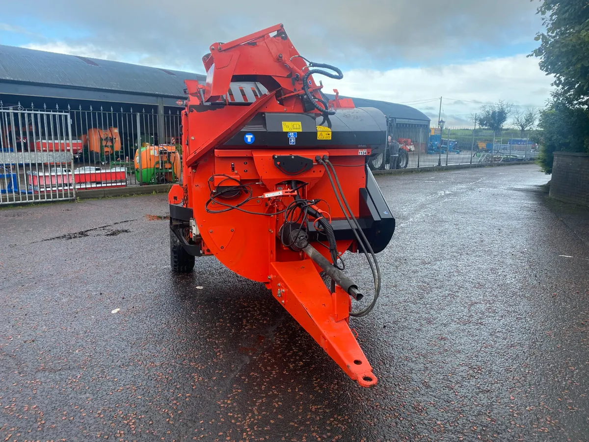 Kuhn Primor 3570M Straw Blower - Image 4