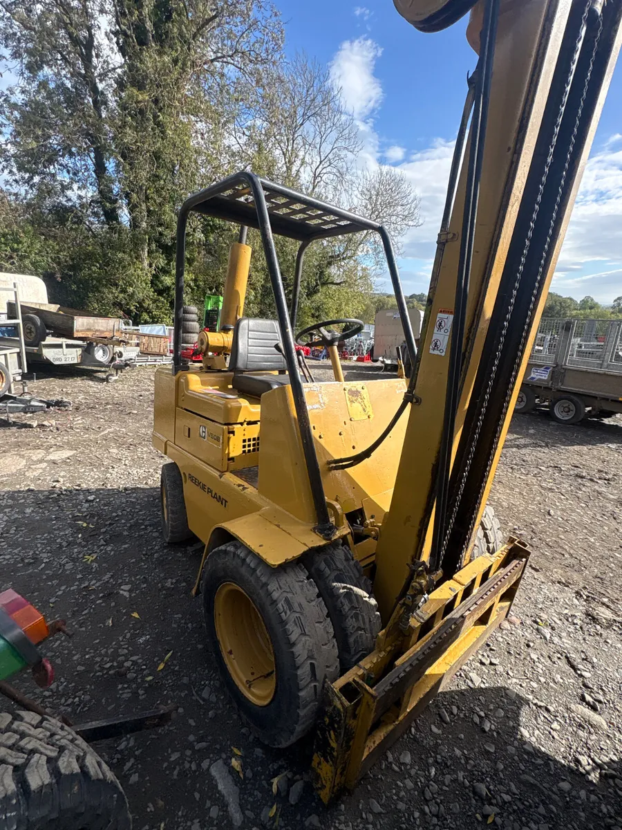Caterpillar forklift - Image 1