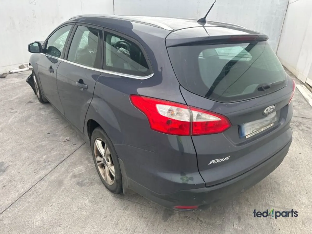 2011 Ford Focus For Breaking - Image 4